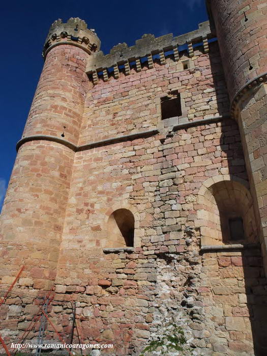 PIES DEL LADO SUR DEL TEMPLO-FORTALEZA